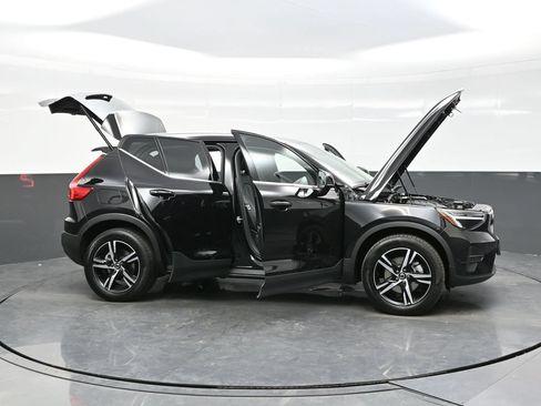 Used 2025 Volvo XC40 B5 Core AWD/4WD image 46