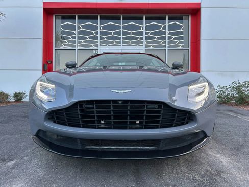 Used 2020 Aston Martin DB11 Coupe image 2