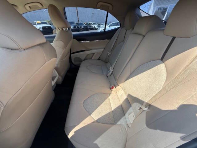 Used 2020 Toyota Camry LE w/ Carpet Mat Package FWD image 16