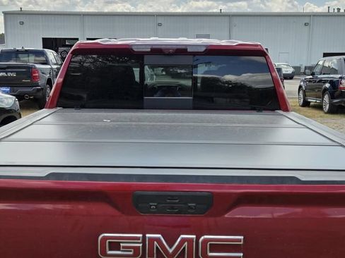 Used 2021 GMC Sierra 1500 AT4 w/ AT4 Value Package AWD/4WD image 8