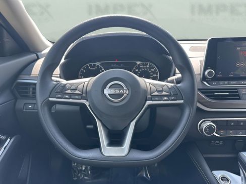 Used 2023 Nissan Altima 2.5 SV image 13