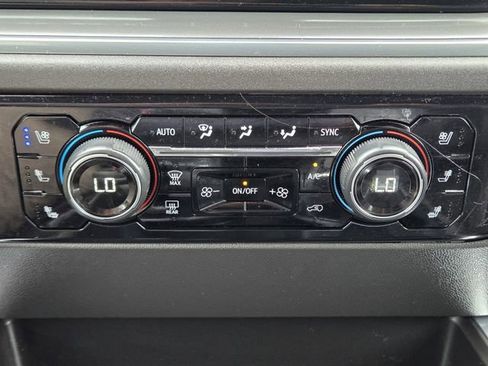 Used 2025 Chevrolet Silverado 1500 High Country w/ High Country Premium Package AWD/4WD image 19