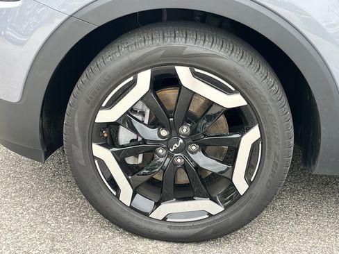 Used 2023 Kia Telluride EX w/ EX Captain's Chair Package image 32