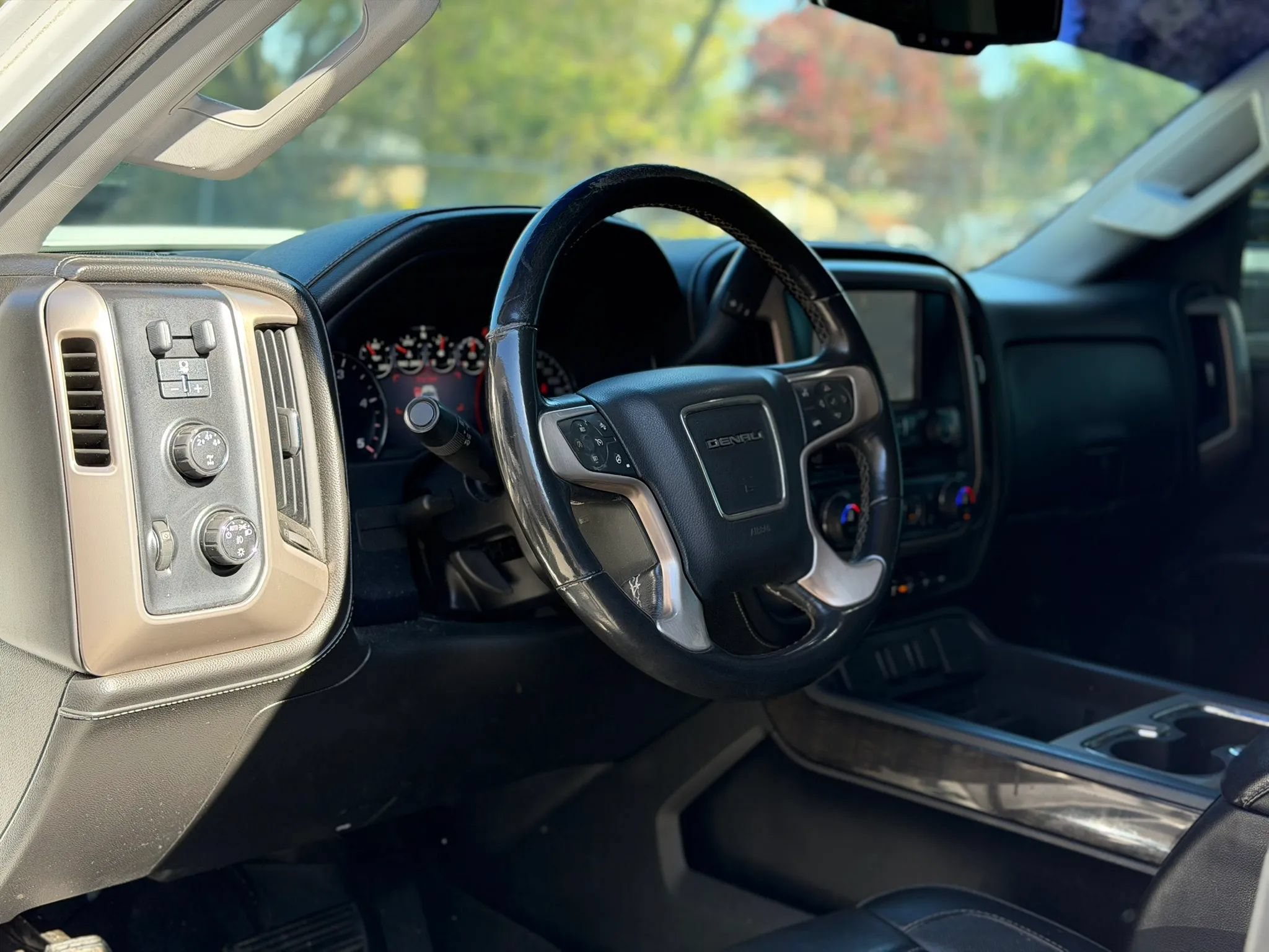 Used 2015 GMC Sierra 2500 Denali w/ Duramax Plus Package AWD/4WD image 10