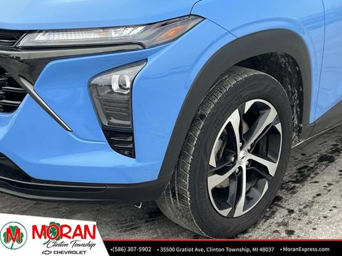 Certified 2024 Chevrolet Trax RS w/ Driver Confidence Package image 9