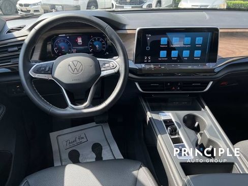 Certified 2025 Volkswagen Atlas SE FWD image 32