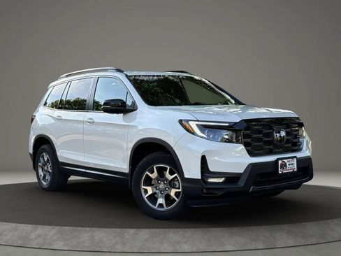 Used 2023 Honda Passport TrailSport image 15