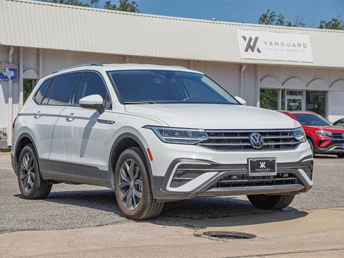 New 2024 Volkswagen Tiguan SE image 9