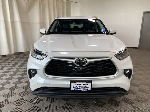 Used 2023 Toyota Highlander XLE AWD/4WD image 8