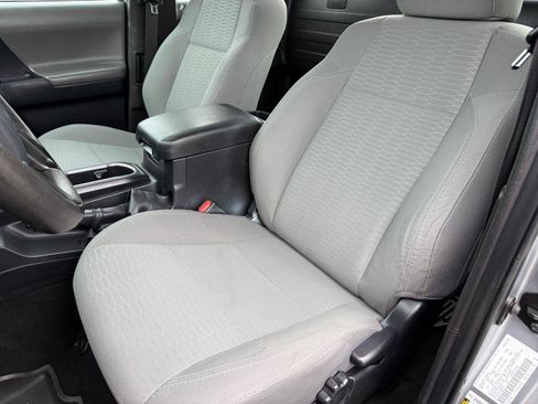 Used 2018 Toyota Tacoma SR AWD/4WD image 19