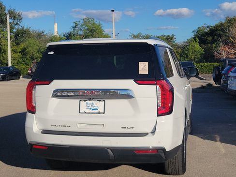 Used 2021 GMC Yukon SLT w/ SLT Premium Package image 4