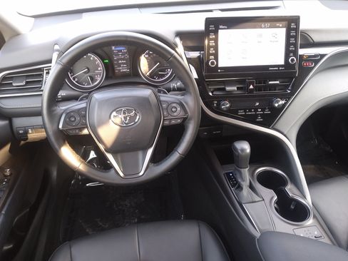 Used 2024 Toyota Camry SE FWD image 19