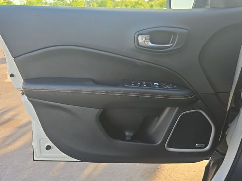 Used 2021 Jeep Compass Latitude w/ Sun and Sound Group AWD/4WD image 24