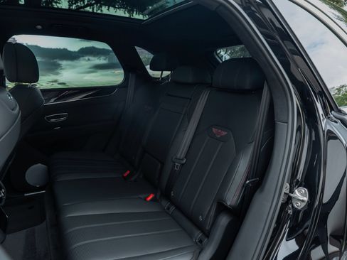 Certified 2024 Bentley Bentayga Plug-In Hybrid AWD/4WD image 11