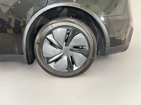 Used 2026 Tesla Model Y 2WD image 31