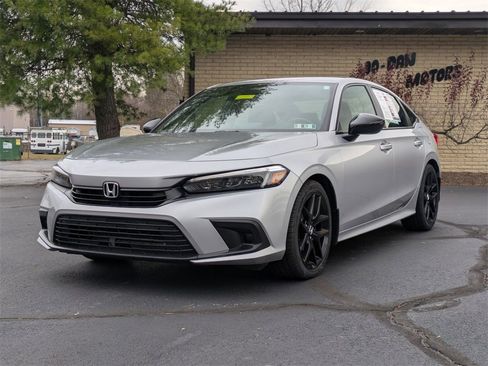 Used 2024 Honda Civic Sport image 1