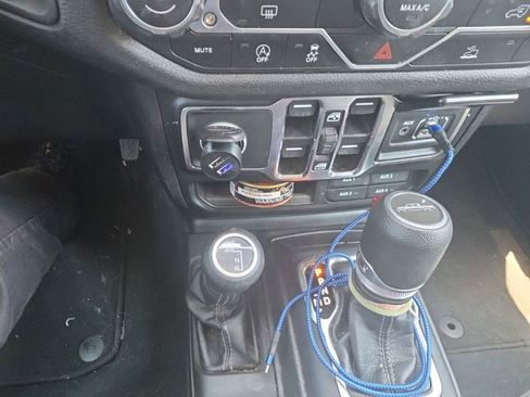 Used 2024 Jeep Gladiator Sport AWD/4WD image 10