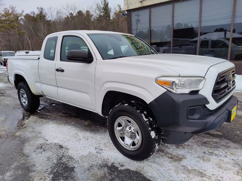 Used 2018 Toyota Tacoma SR image 2