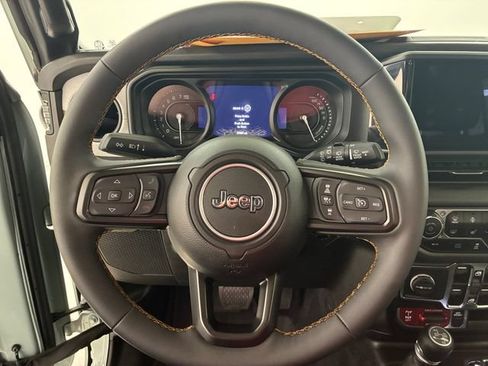 Used 2024 Jeep Wrangler Unlimited AWD/4WD image 22