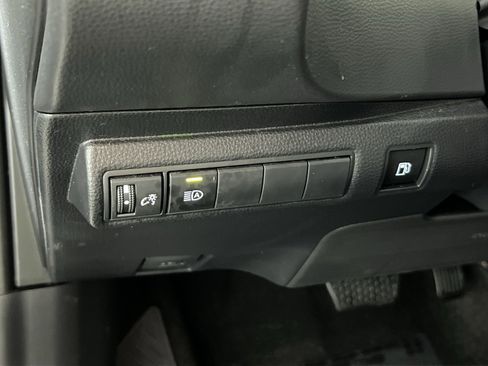 Used 2025 Toyota Corolla LE FWD image 32