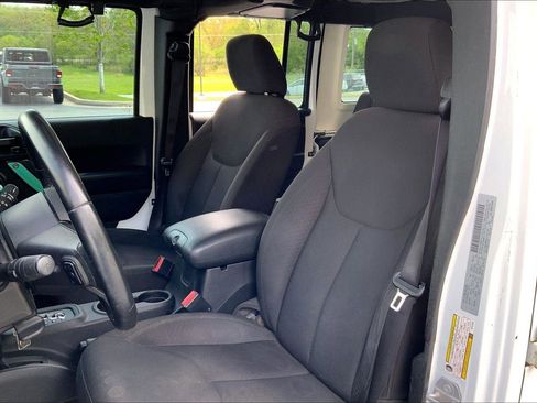 Used 2017 Jeep Wrangler Unlimited Sport w/ Connectivity Group AWD/4WD image 18