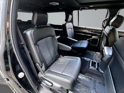New 2026 Jeep Grand Wagoneer Limited AWD/4WD image 9