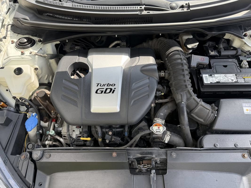Used 2016 Hyundai Veloster Turbo FWD image 35