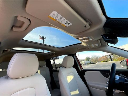 Used 2025 Mercedes-Benz GLB 250 image 14