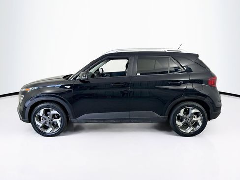Used 2023 Hyundai Venue SEL FWD image 8