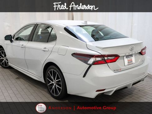 Used 2024 Toyota Camry SE FWD image 3