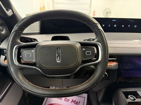 Used 2025 Lincoln Navigator Black Label image 19