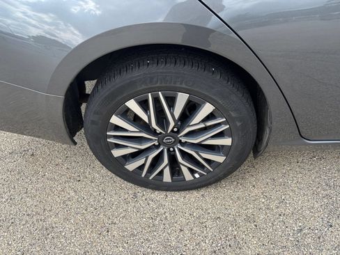 Used 2025 Nissan Altima 2.5 SV FWD image 30