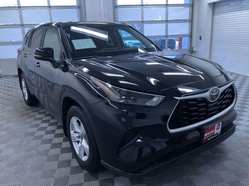 Certified 2023 Toyota Highlander L image 35