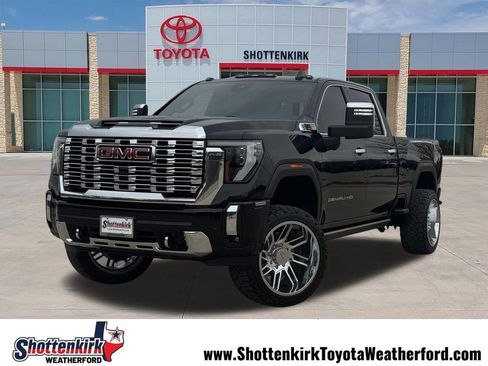 Used 2024 GMC Sierra 2500 Denali w/ Denali Reserve Package AWD/4WD image 1