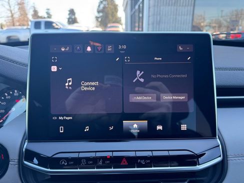 Used 2025 Jeep Compass Limited image 10