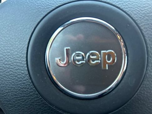 Used 2021 Jeep Grand Cherokee Laredo X AWD/4WD image 19