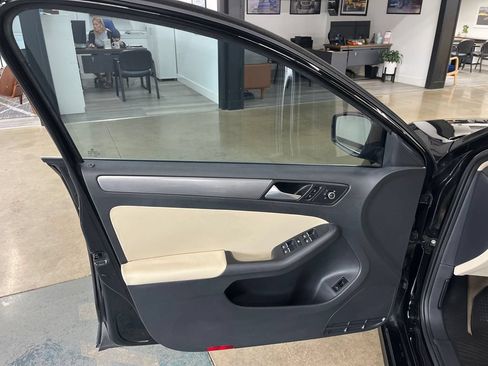Used 2014 Volkswagen Jetta TDI FWD image 31