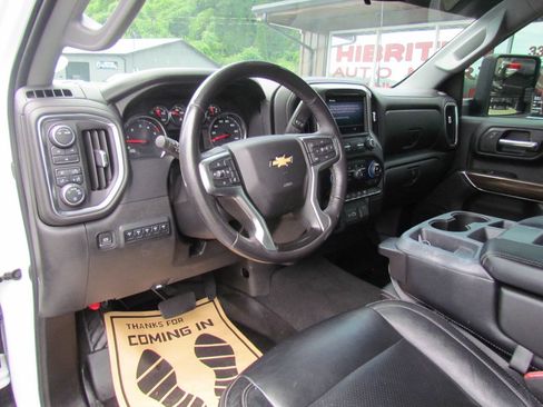 Used 2022 Chevrolet Silverado 3500 LT w/ Convenience Package AWD/4WD image 9