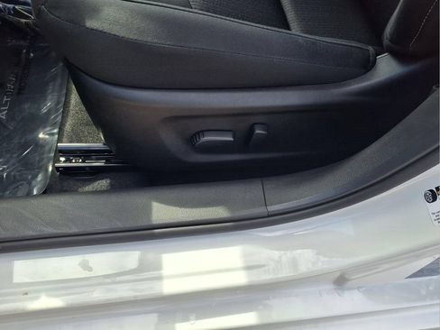 Used 2025 Nissan Altima 2.5 SV FWD image 21