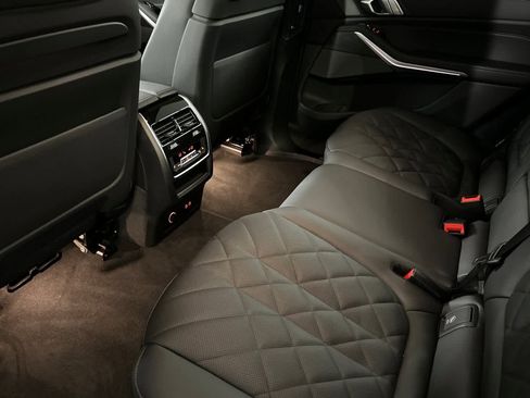 Used 2026 BMW X7 xDrive40i w/ Executive Package image 4