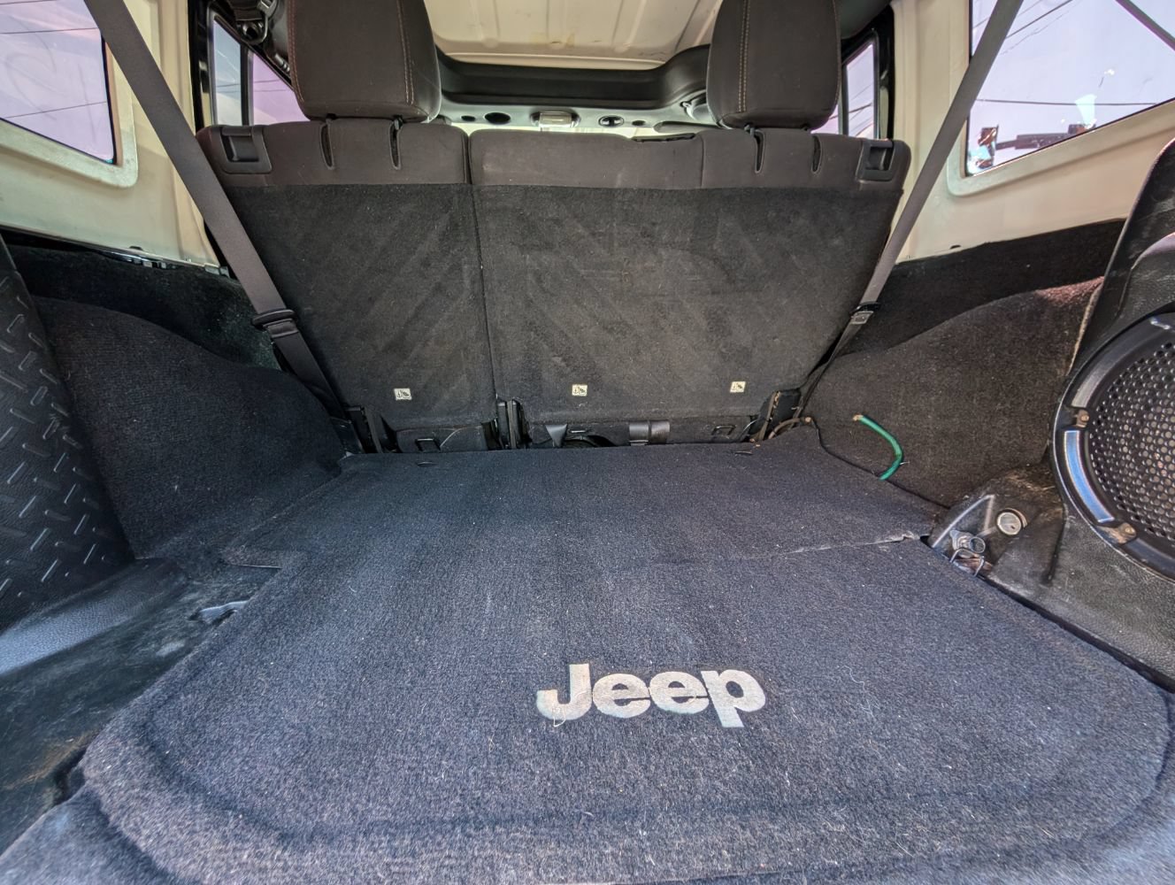 Used 2014 Jeep Wrangler Unlimited Rubicon w/ Connectivity Group AWD/4WD image 18