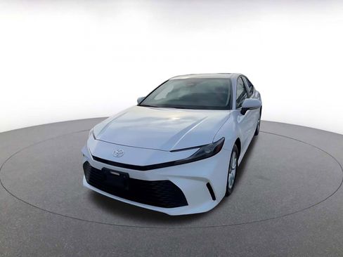 Used 2025 Toyota Camry LE image 8