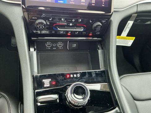 New 2025 Jeep Grand Cherokee Limited w/ Luxury Tech Group II AWD/4WD image 24