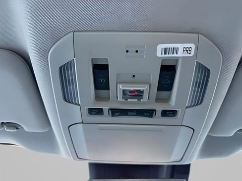 Used 2020 Toyota Highlander Platinum image 27