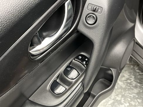 Used 2019 Nissan Rogue SV AWD/4WD image 7