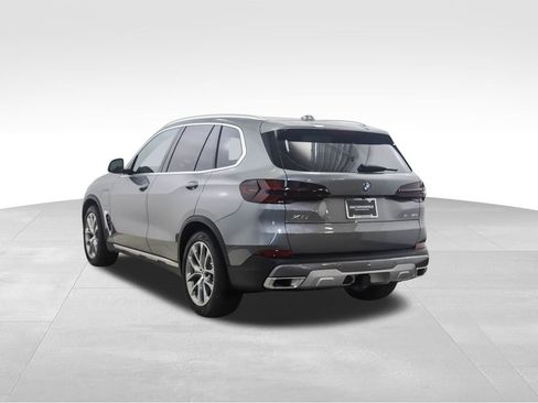 Used 2026 BMW X5 xDrive50e w/ Premium Package image 3