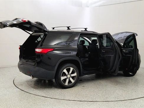 Used 2018 Chevrolet Traverse LT image 12