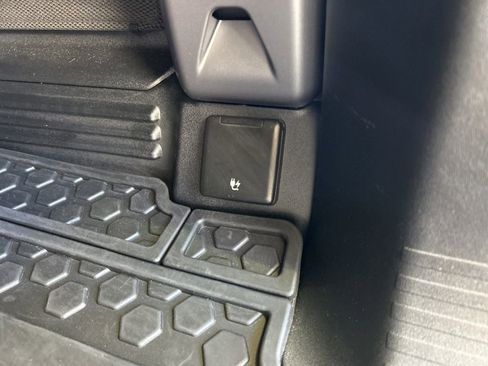 Used 2023 Land Rover Defender 110 Carpathian Edition image 41