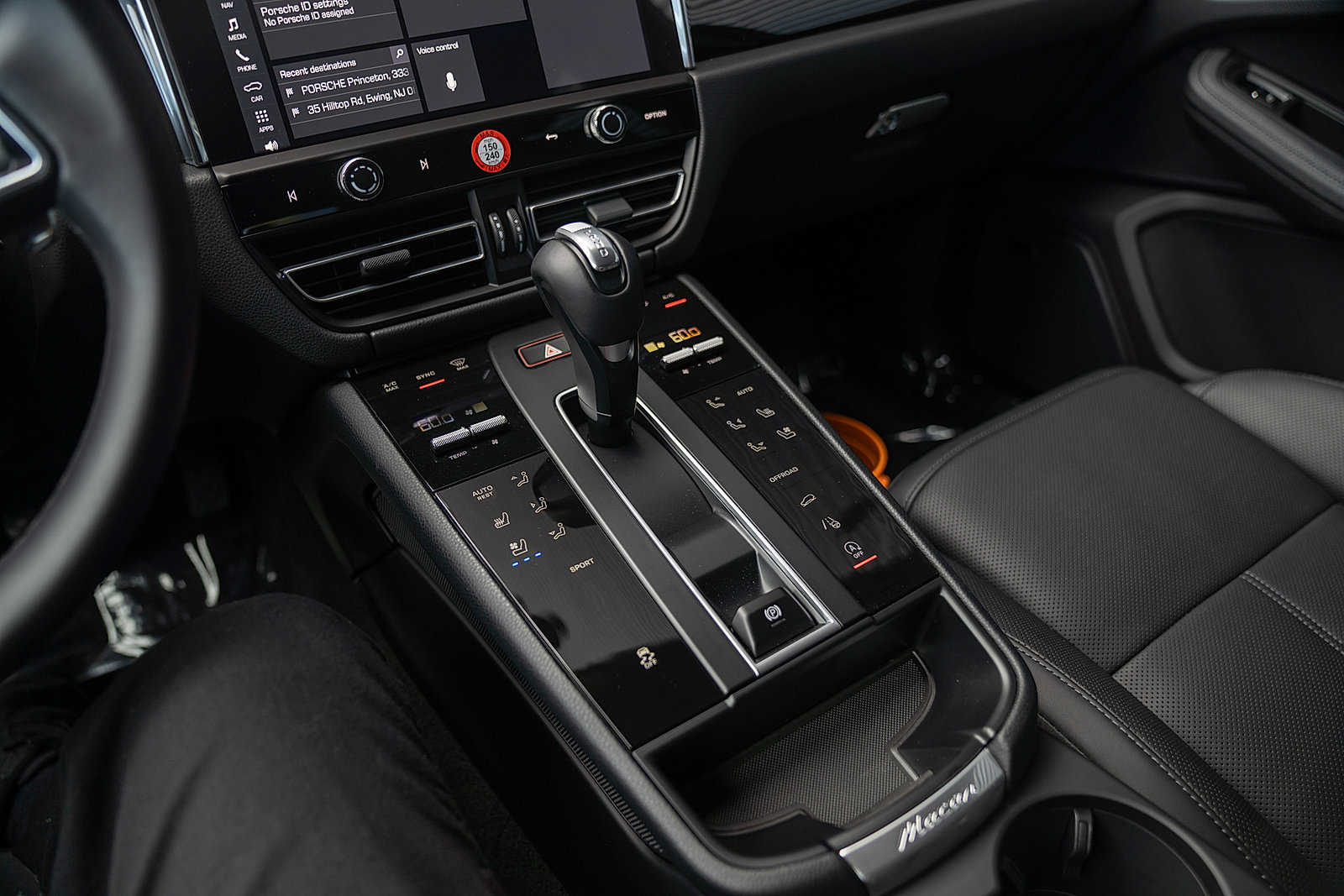 Used 2026 Porsche Macan AWD/4WD image 13