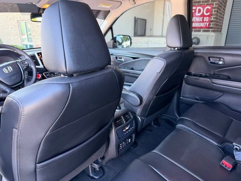 Used 2017 Honda Pilot Touring image 18
